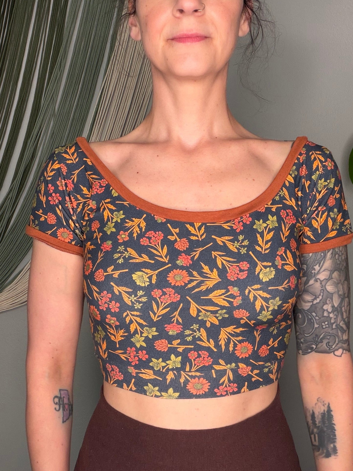 Floral Fitted Crop Top: XS-SMALL