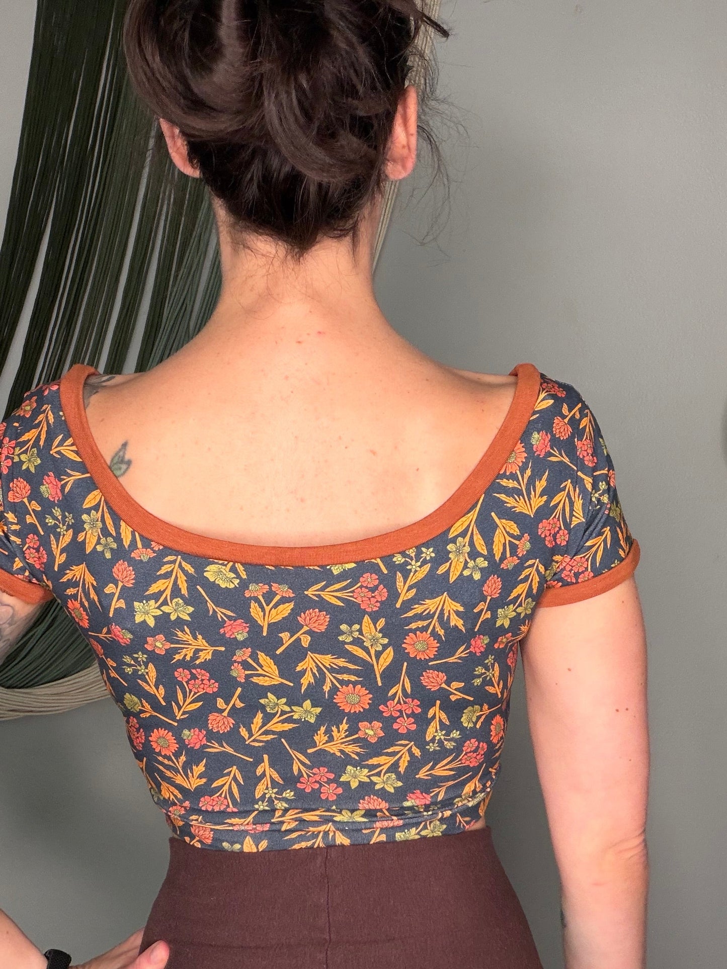Floral Fitted Crop Top: XS-SMALL